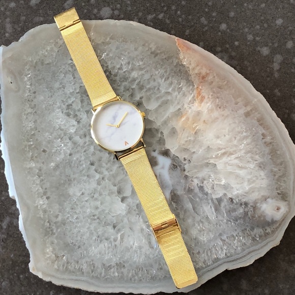 Minimalist Marble Gold Luxury Watch - Picture 6 of 7